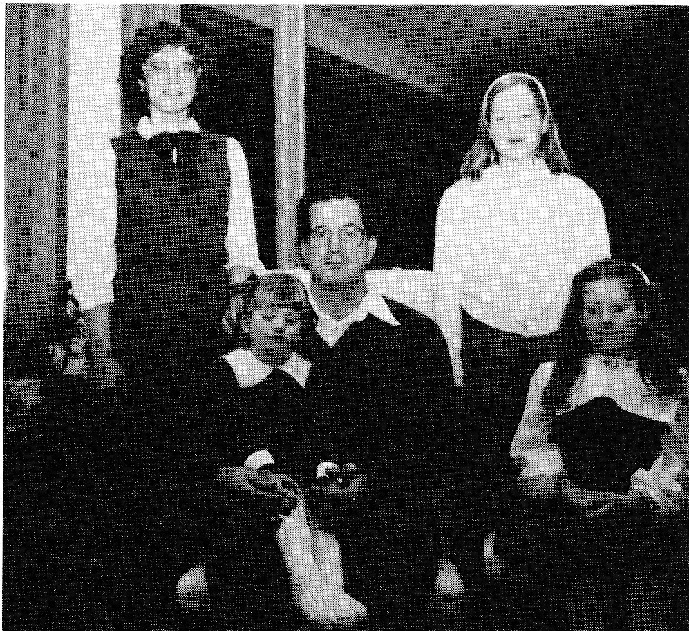 Family photo of Mary Anne, Joe, Moira, Thomasina, and Hannah